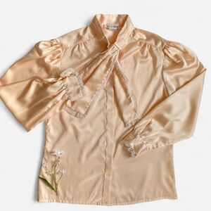 Vintage peach blouse w/lace